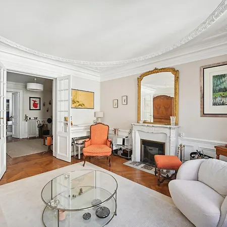 Veeve - Palatial By The Park Apartment