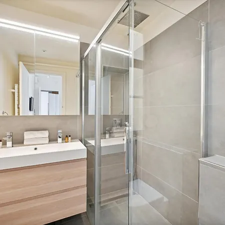 Veeve - Palatial By The Park Apartment Paris